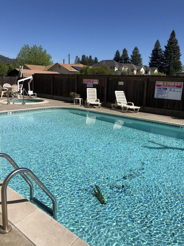 Cloverdale Wine Country Inn & Suites Esterno foto